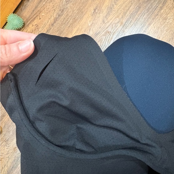 ALO Yoga Airlift Line Up Bra - Picture 5 of 5